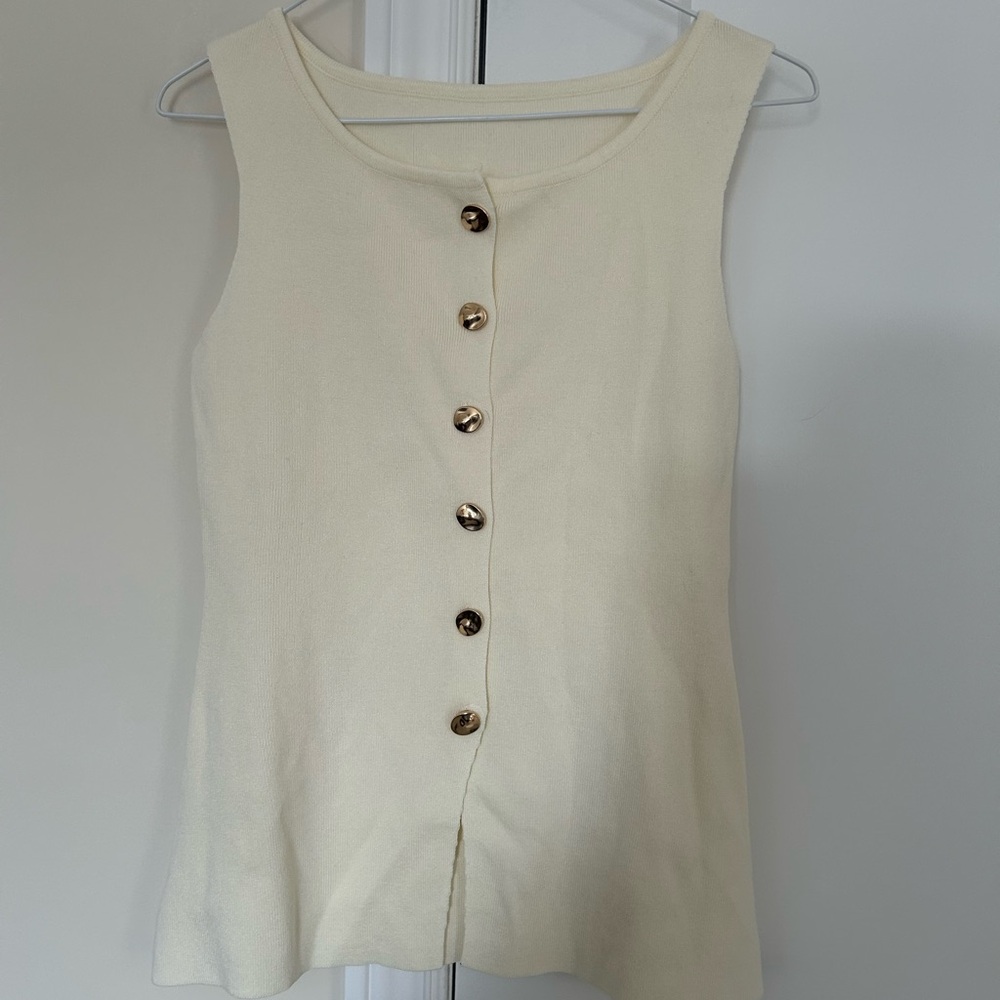 Size S Knit Cream Sleeveless Button-Up Vest Top